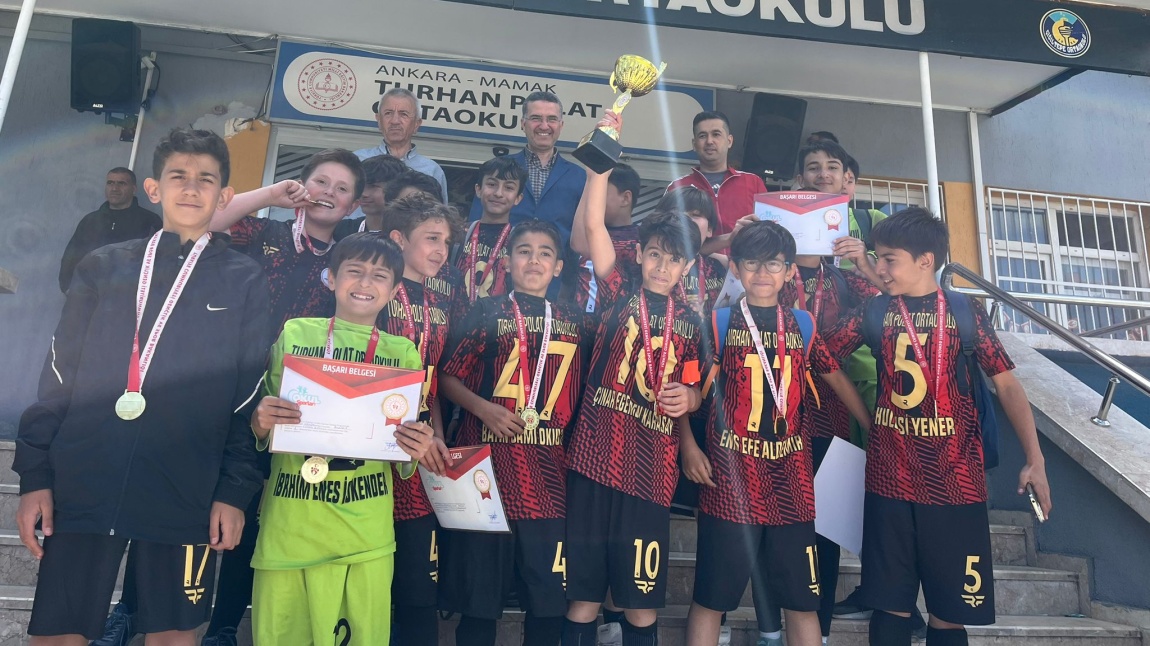 KÜÇÜK ERKEKLER FUTBOL TURNUVASI ŞAMPİYONU OLDUK